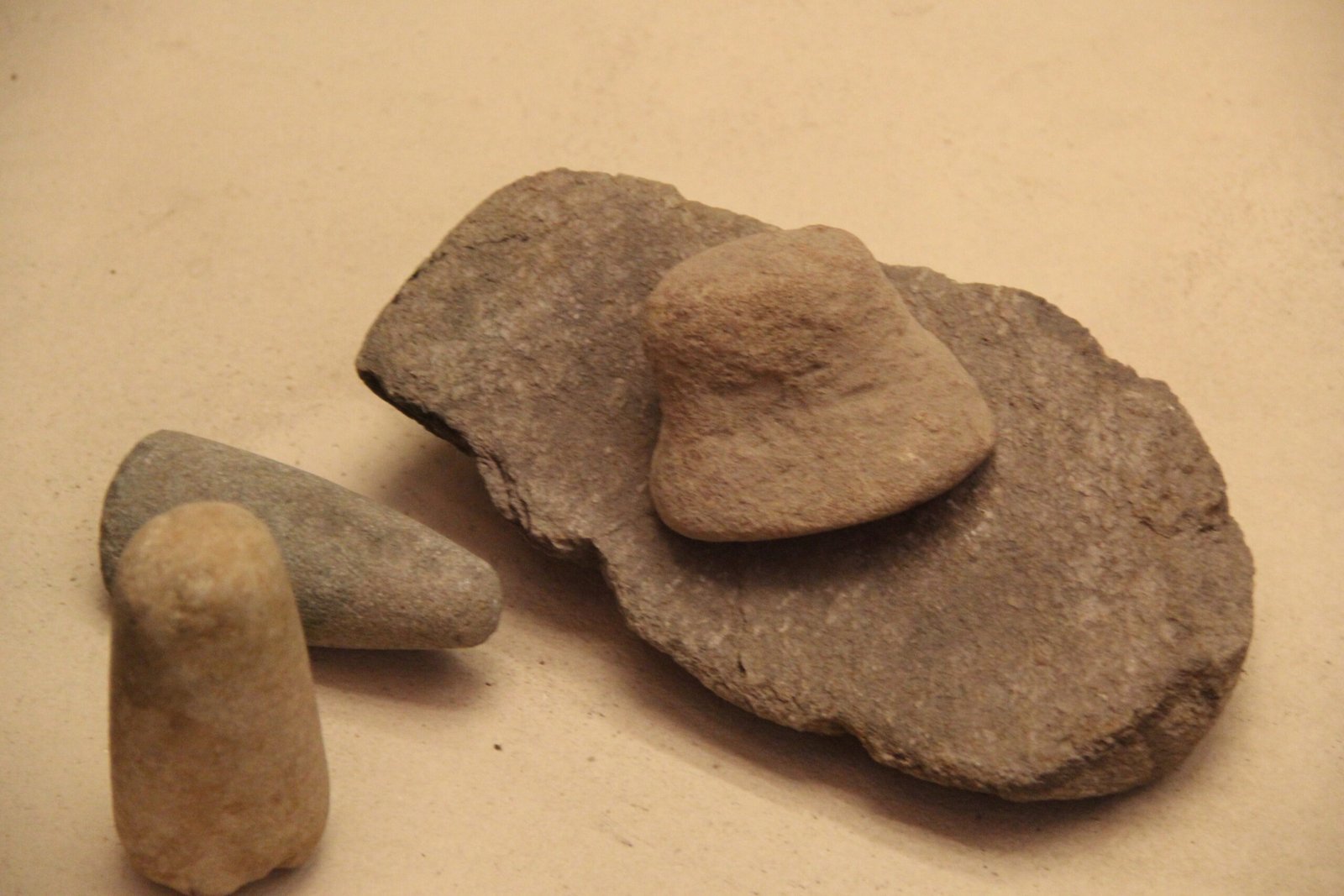 Early Pigment Finds That Push the Timeline Back 