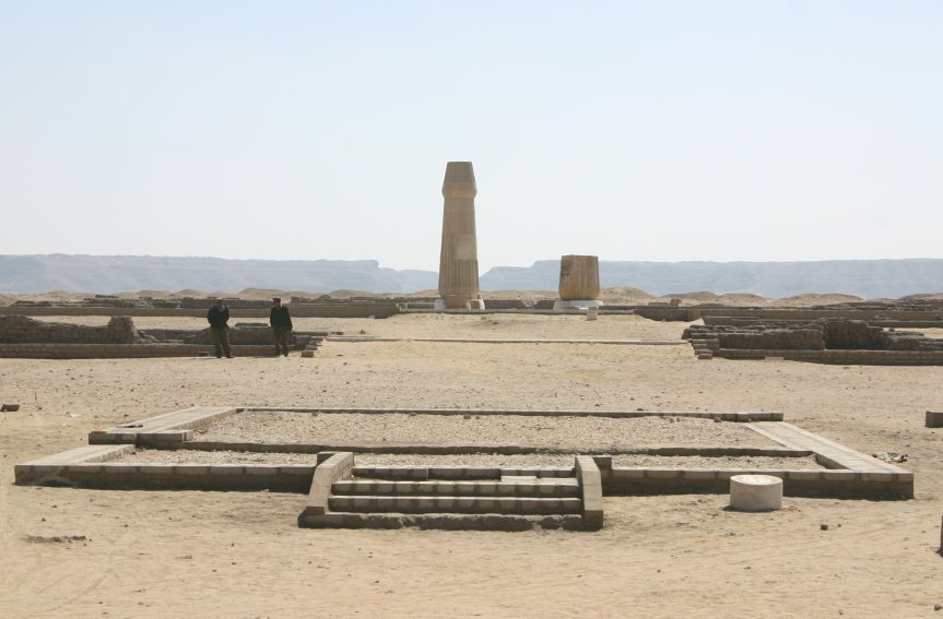 Tell el-Amarna’s Workmen’s Village, Egypt: Desert Rubble and Sand-Sealed Daily Life 